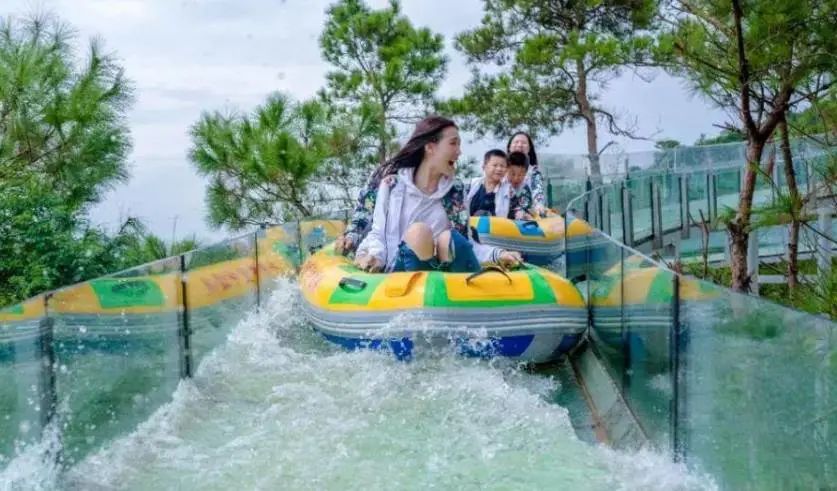 夏日峡谷漂流推荐无漂流不夏天,溪流欢畅