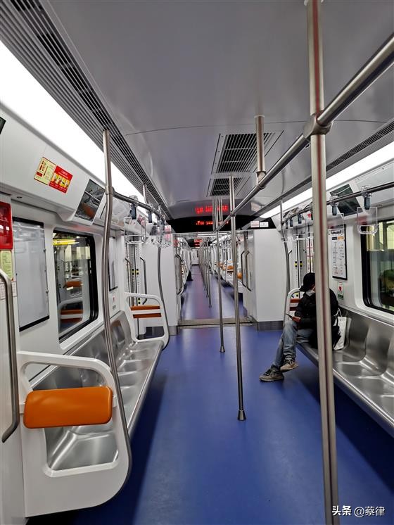 重庆超大足球场,重庆首座专业足球场设计