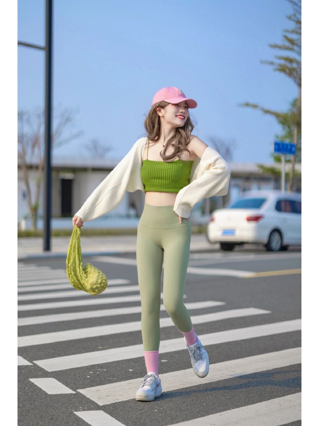 瑜伽裤高腰怎么选择,瑜伽裤到底选紧身还是宽松的好看