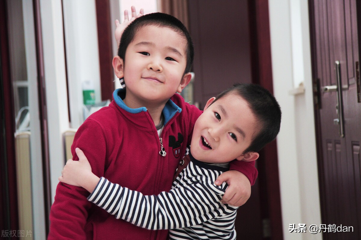 身边那些有特点的人爷爷,身边那些有特点的人作文300字弟弟