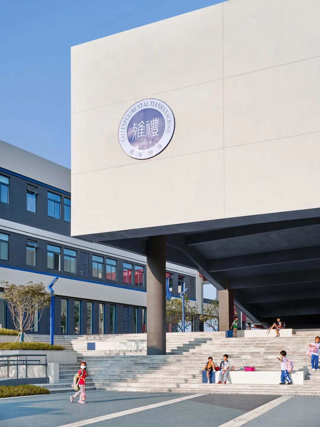 九年一贯制学校设计,阶梯式学校效果图