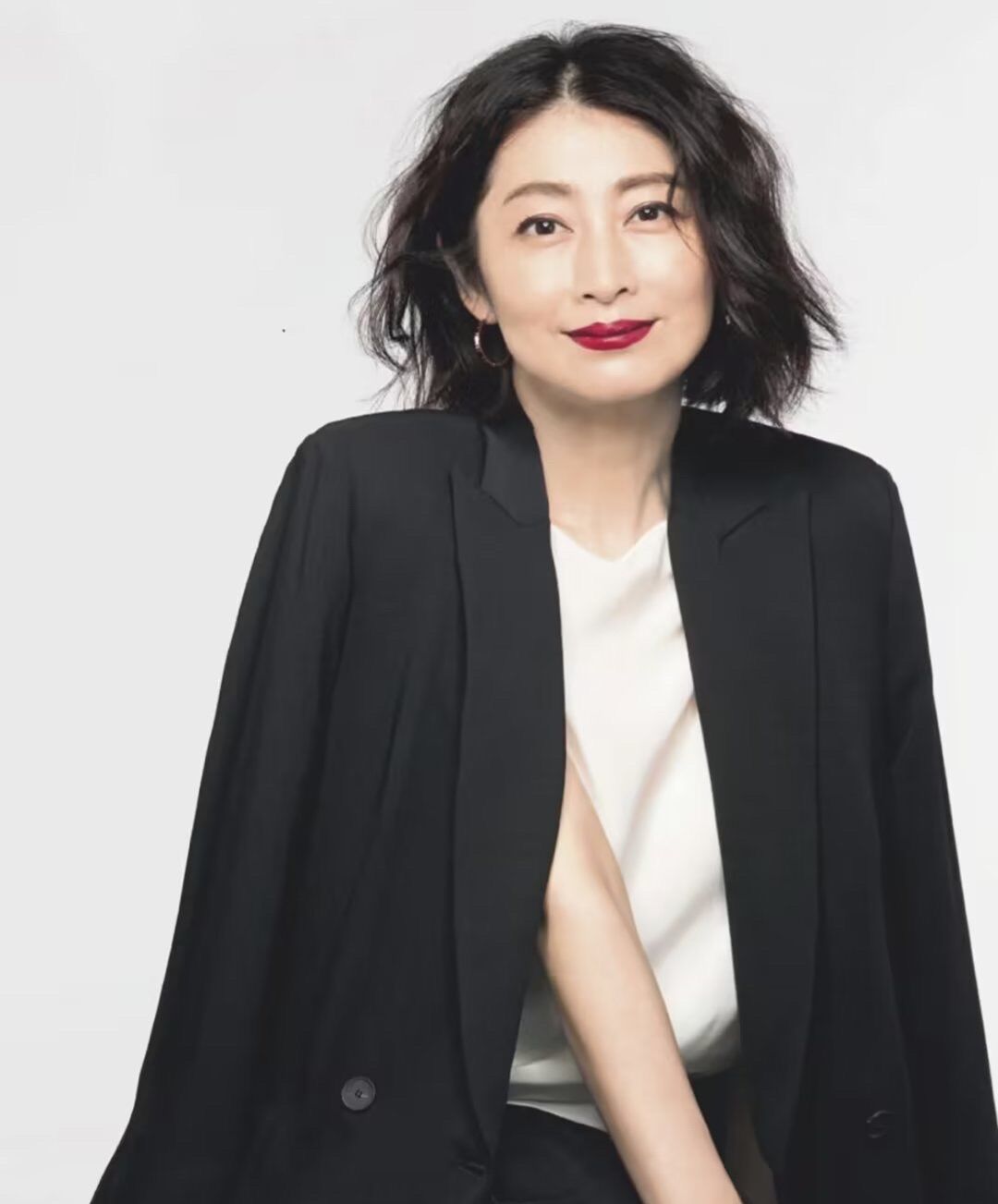 ​你是什么脸型，就烫什么发型！方脸适合小卷，圆脸烫大卷更美