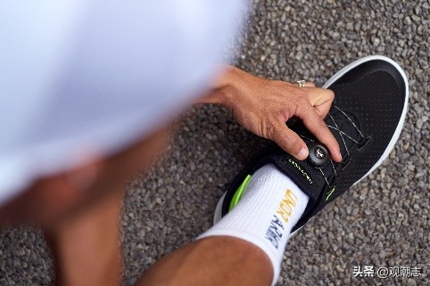 安德玛领跑荧光运动鞋,安德玛随变鞋偏小