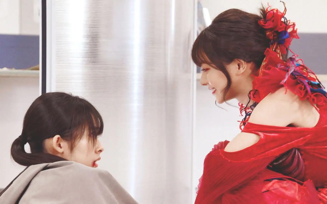 从“老婆”到“看见就烦”，美女贴贴为何在假面骑士吧人人喊打