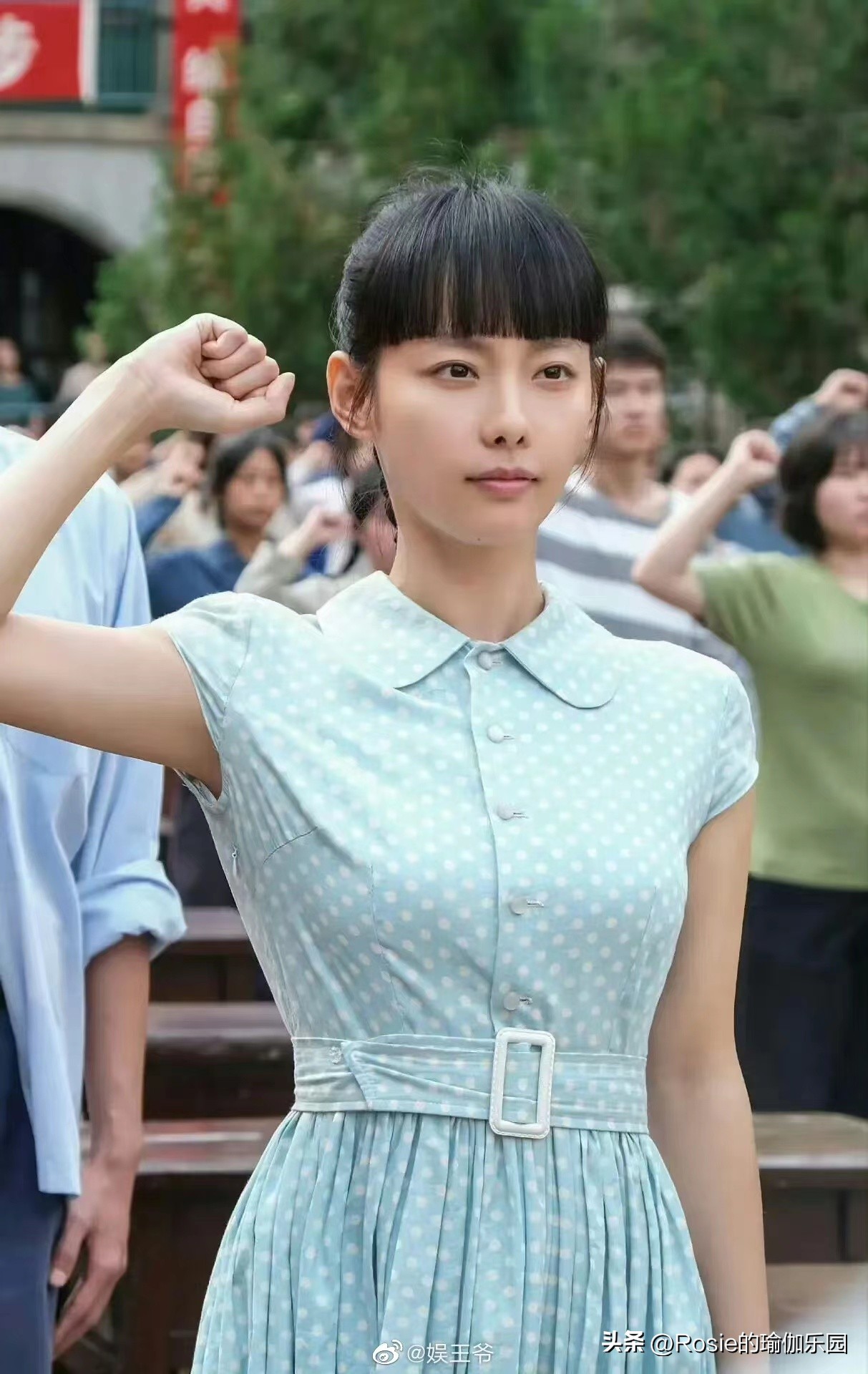 张嘉倪浪姐初舞台造型,张嘉倪被浪姐淘汰了吗