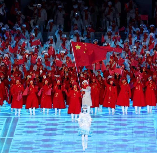 北京冬奥会开幕式羽绒服盘点,中国队穿的大衣到底是什么来头?