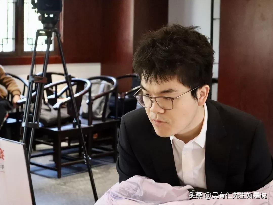 围棋天才柯洁变成胖猫,柯洁评国足