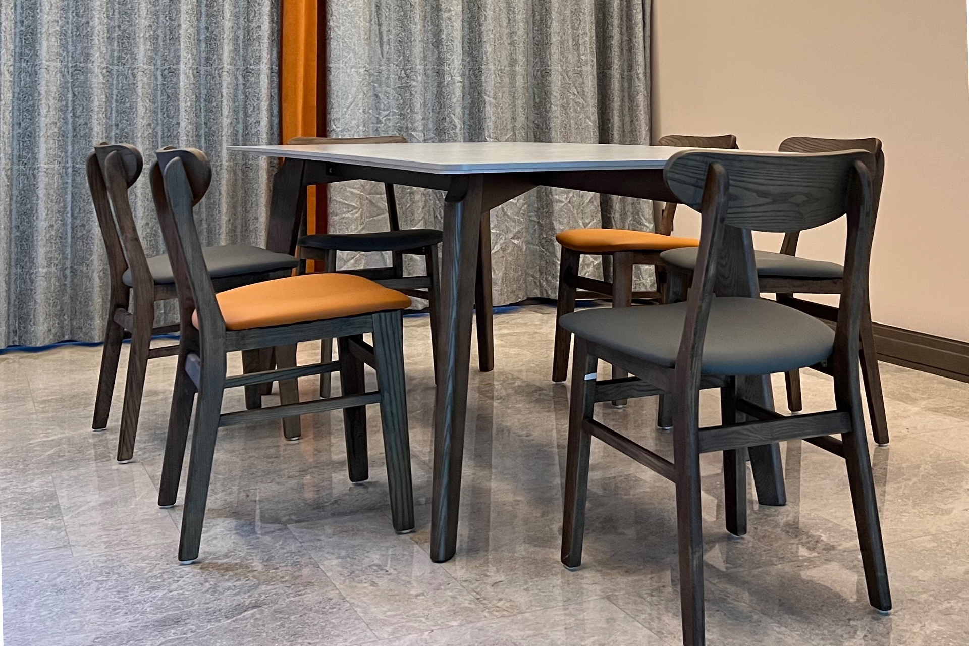 家用餐桌是圆桌好还是方桌好,餐桌方桌和圆桌怎么选