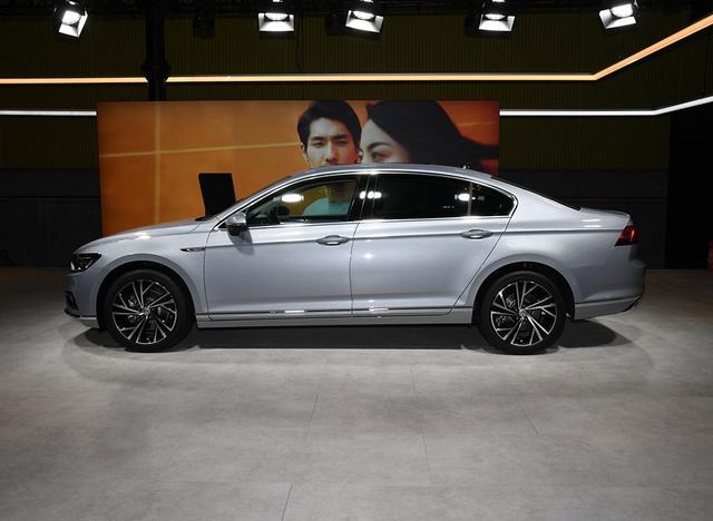 为啥迈腾2.0t只有186马力,为什么2.0迈腾跑不过1.5奔驰