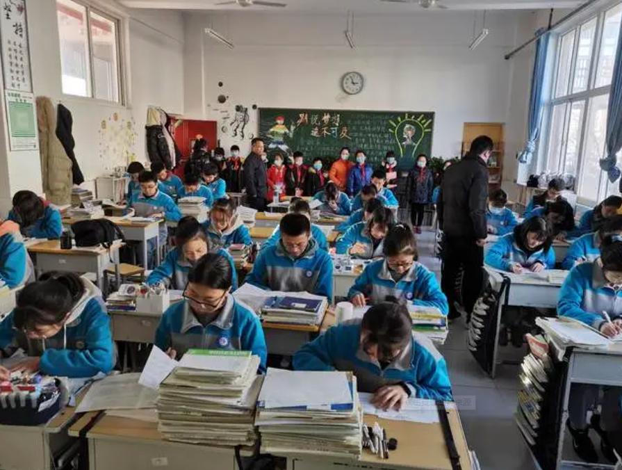 李亚诺中国断骨增高第一人,当年花16万断腿增高