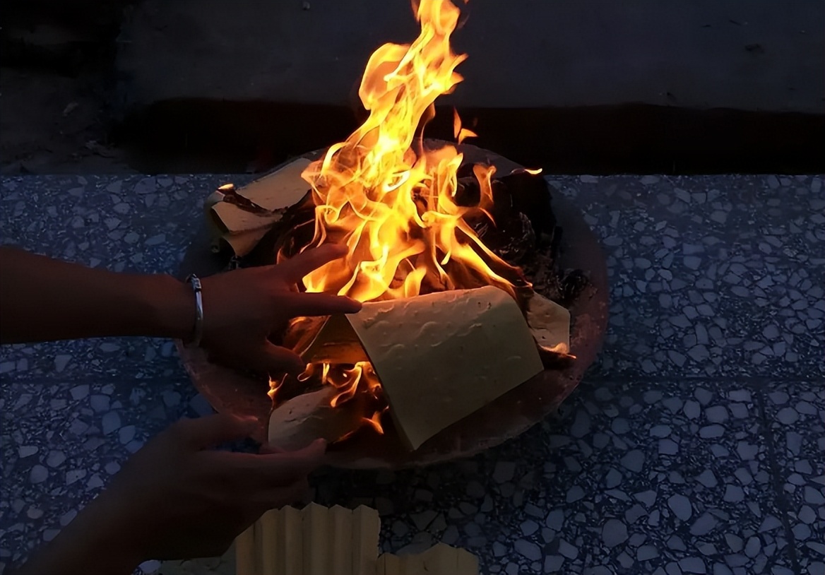 中元节“烧包”的封面咋写？七月半烧包是七月十四，还是十五日？