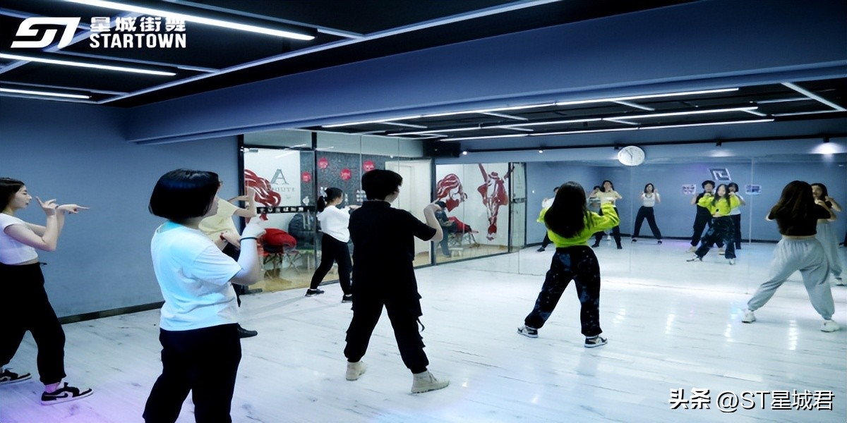 跳舞的动作怎样做才好看,女生跳舞怎么跳才好看