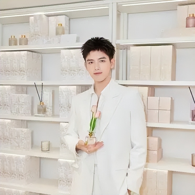 陈飞宇站姐现在怎么样了,陈飞宇站姐有钱吗