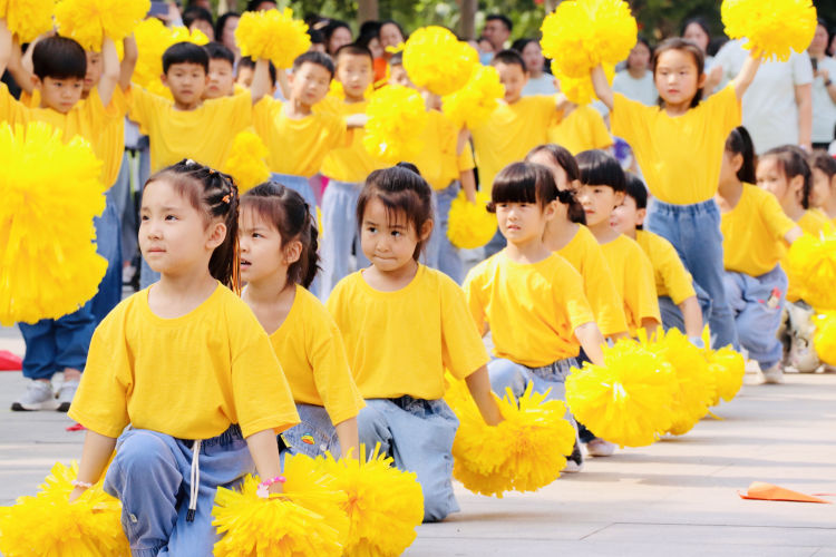 幼儿园小手拉大手运动会,大手拉小手幼儿园亲子活动