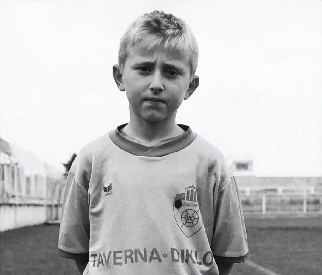 莫德里奇放羊娃视频真的吗,莫德里奇从战火中走来足球记忆