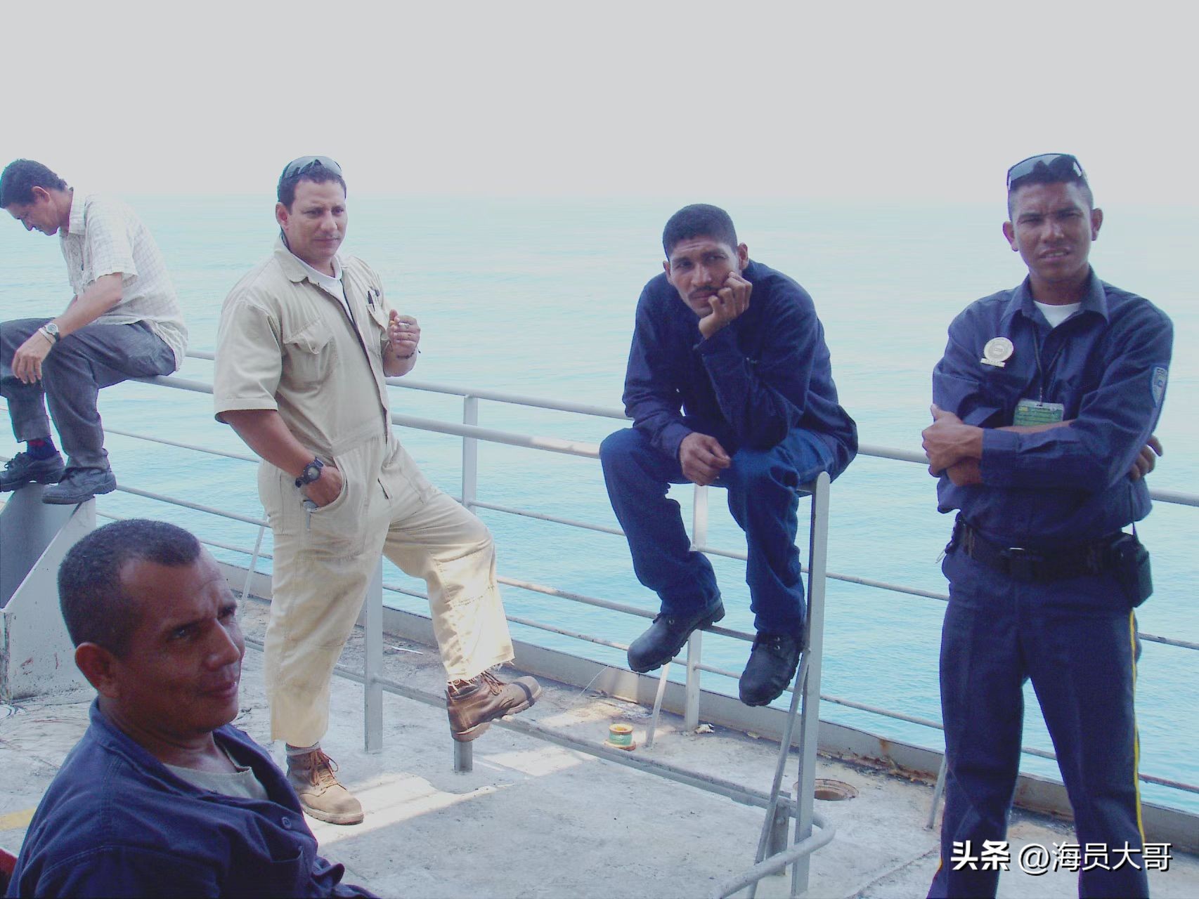 第17章：船到了泰国船员精神十足，分钱，购物，看女郎，意图明确