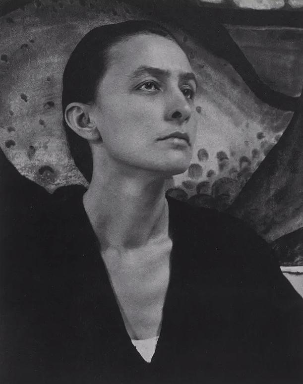 世界知名女画家独居沙漠35年！拒毕加索登门…网友：连家都是艺术