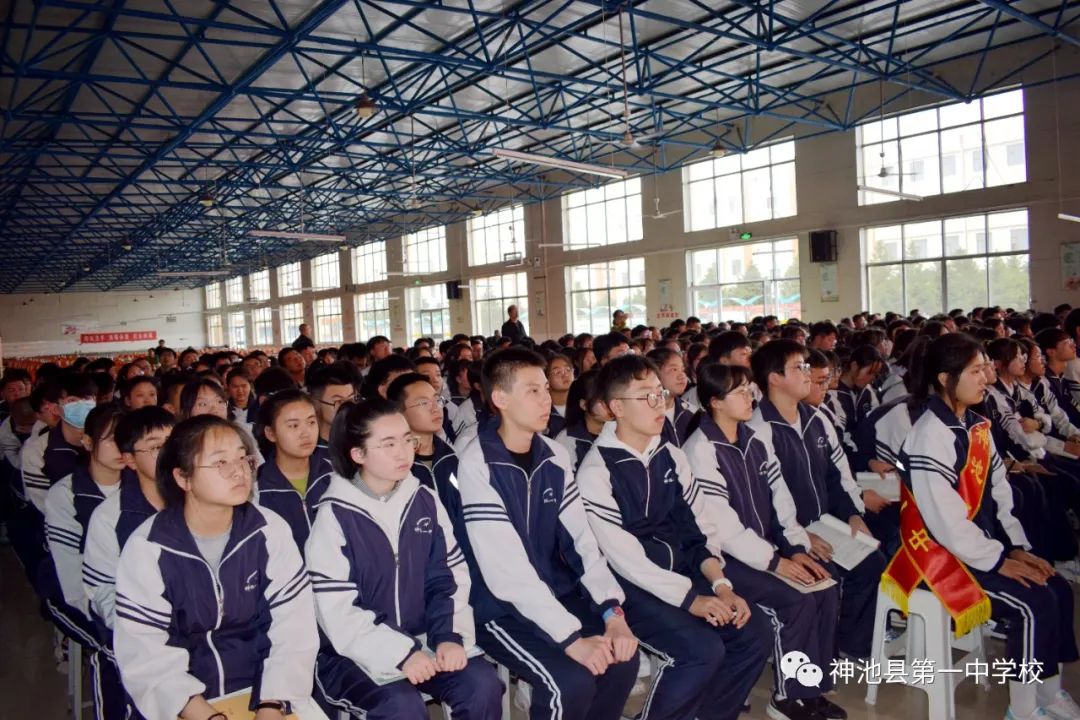 学校纪念五四运动暨表彰大会流程,我校七一表彰大会隆重召开