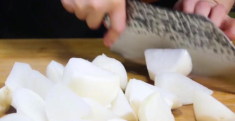 烧骨头汤放什么调料去肉味,骨头汤避油妙招