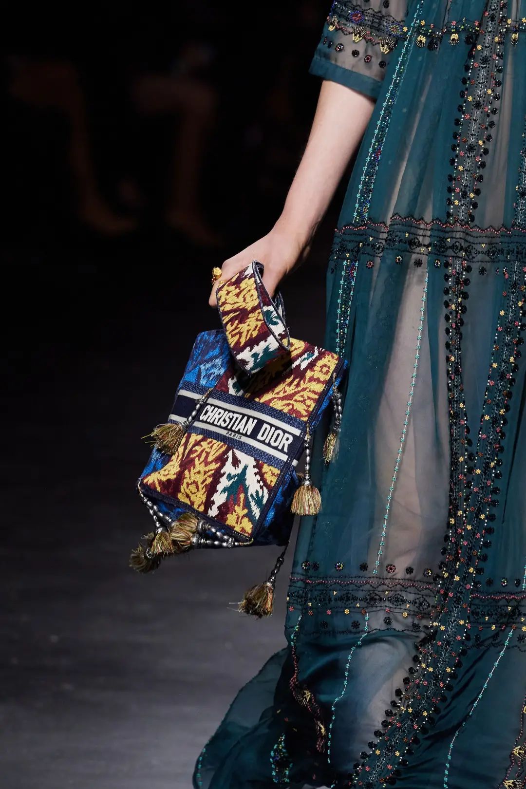 突袭明星翻包,女明星突袭各种现场