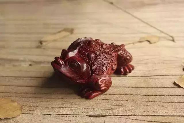 佛手雕件的寓意和象征,翡翠常见的雕件及寓意