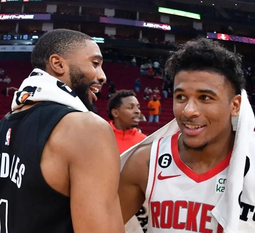 火箭与篮网选秀权交易,火箭篮网尼克斯将达成三方交易