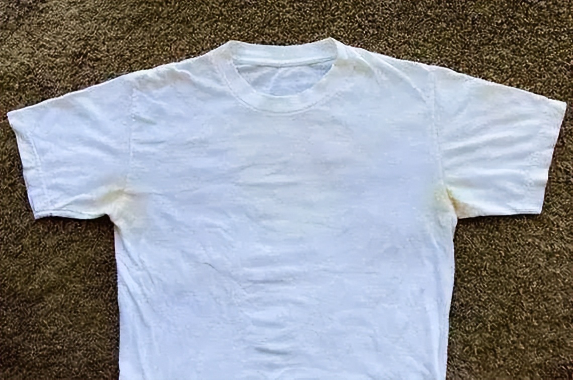 放久的白衣服发黄了怎么可以洗白,白衣服发黄去除小妙招