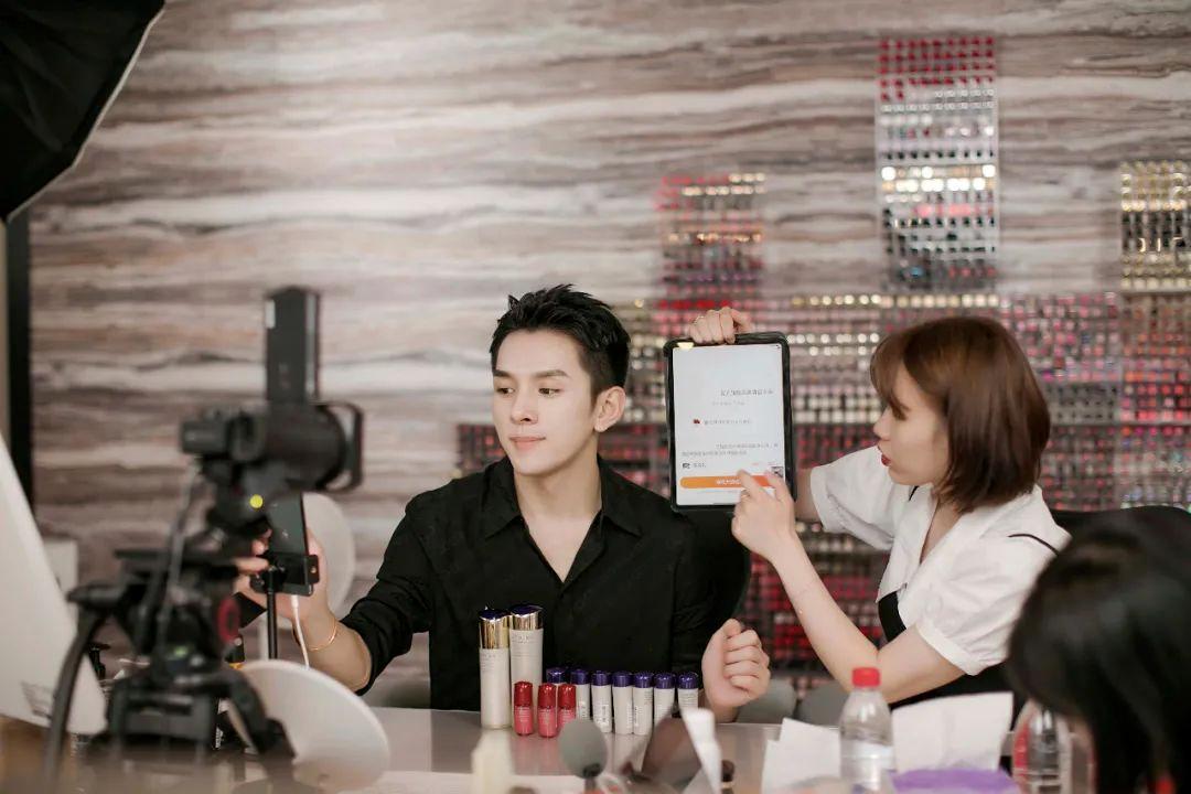 向太直播间化妆品,向太直播带货橱窗
