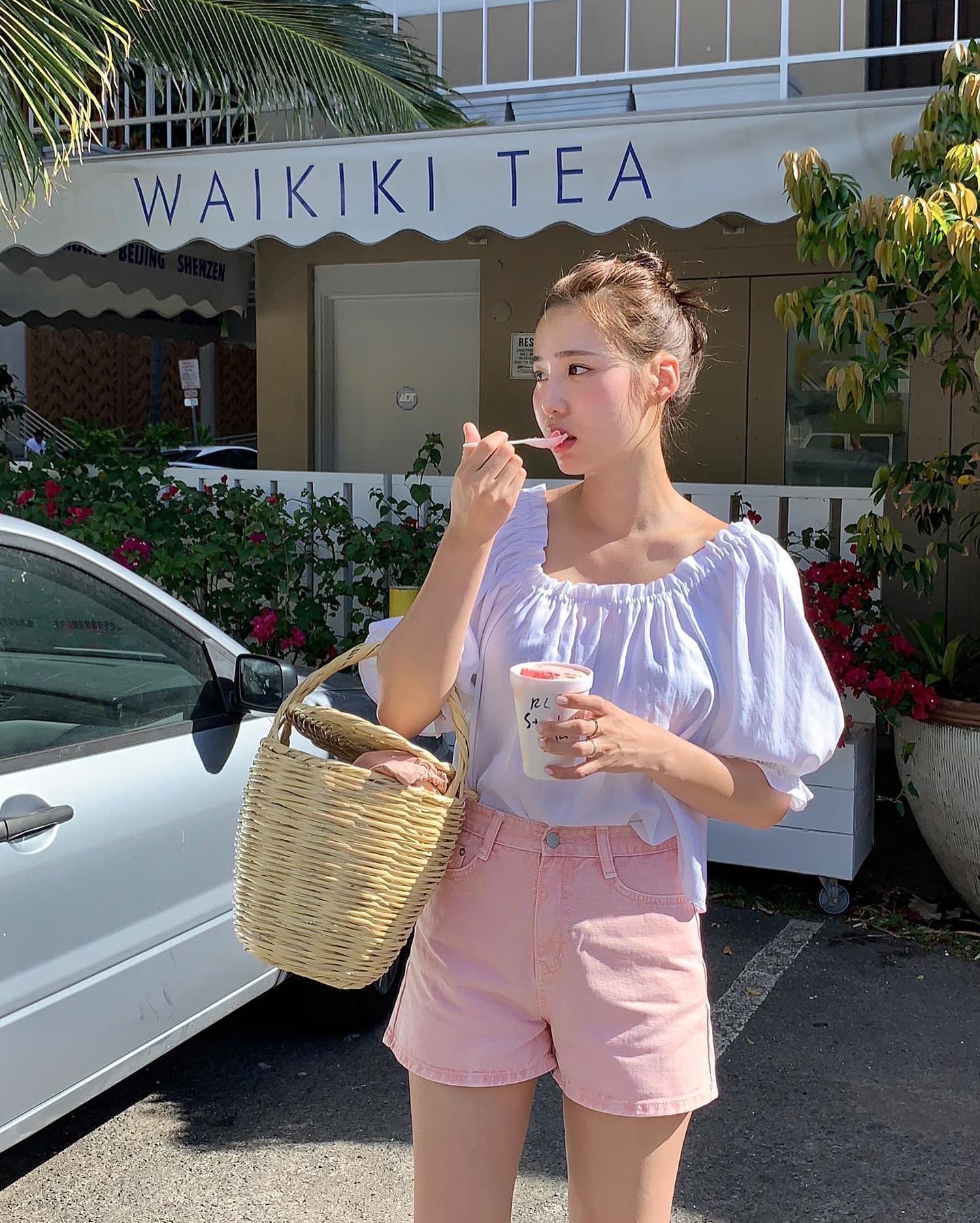 低调大方的韩式穿衣搭配,韩式慵懒风衬衫搭配连衣裙