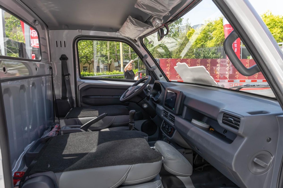 五菱龙卡办齐上路多少钱,五菱龙卡拉货跑全国