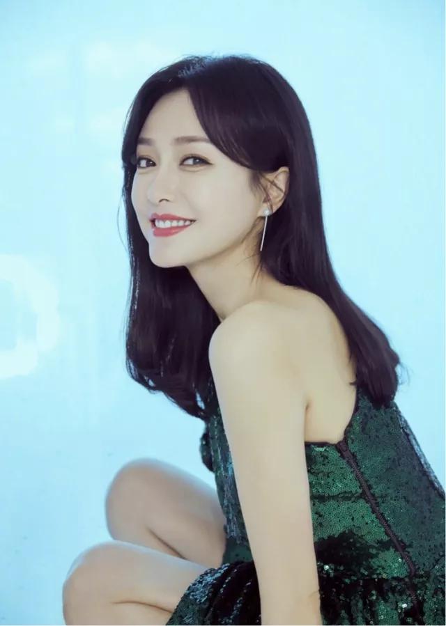 刘亦菲宋轶蓝色礼服,刘亦菲和宋轶谁更美