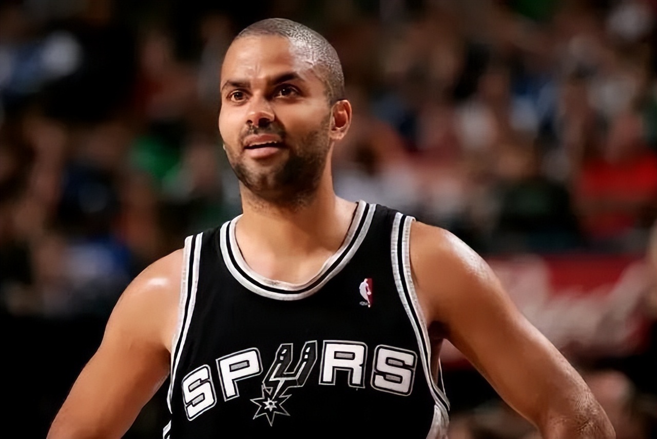 控场大师！NBA季后赛助攻排行榜：现役两人进前十，詹皇冲击第一