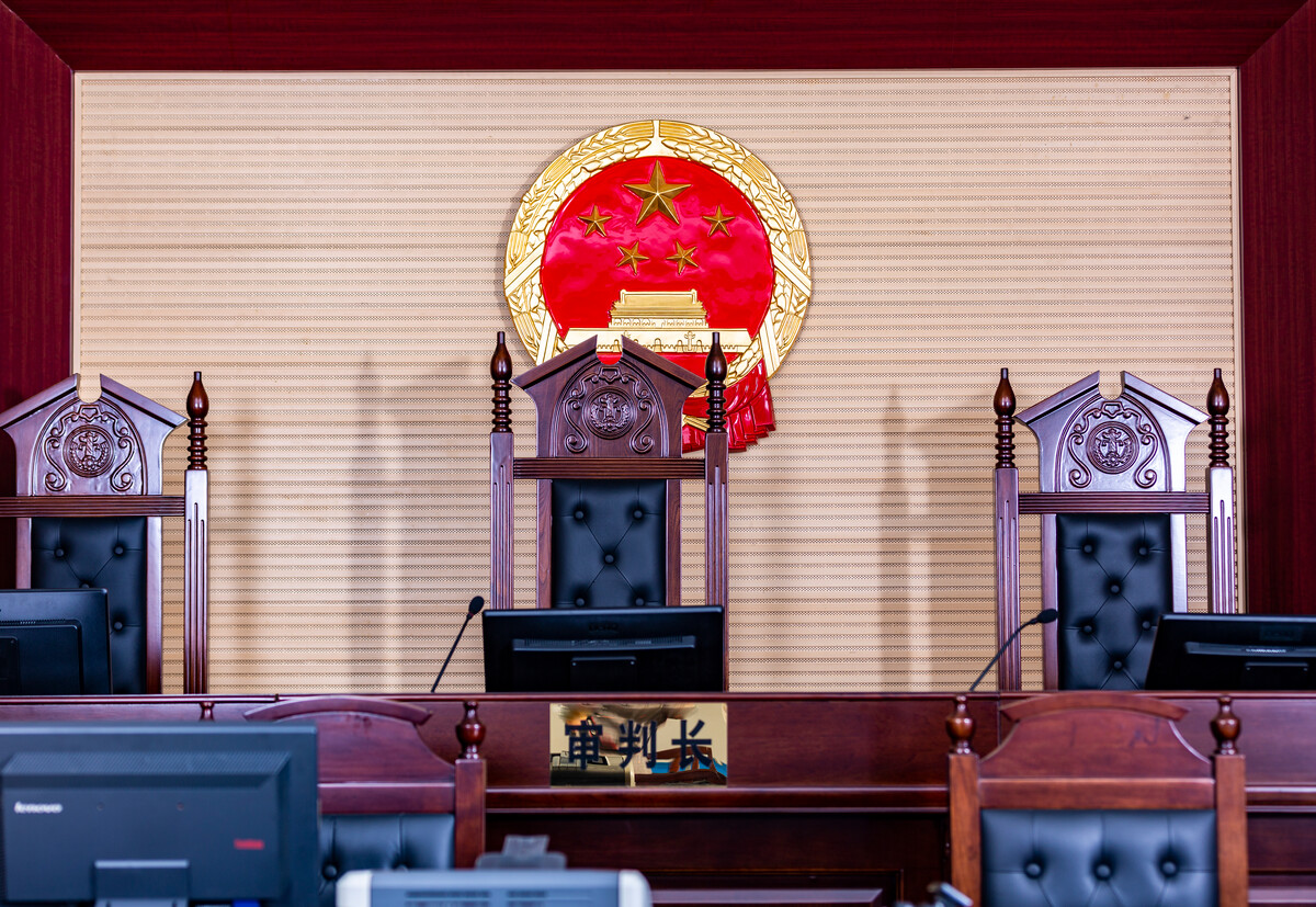 陕西某女银行行长贪污受贿案,女副行长受贿810亿被抓