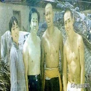 日军抽打伪军,日寇残忍的暴行