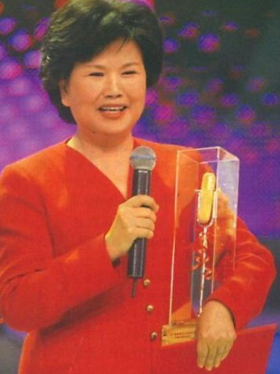 央视主播邢质斌的经历,央视原主播邢质斌简历