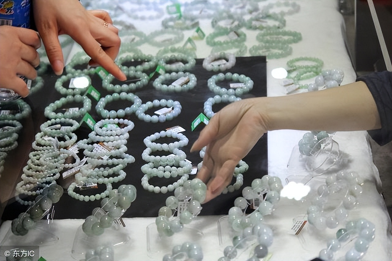 老年低价旅游团在船上的吃住,老年旅游团包吃包住