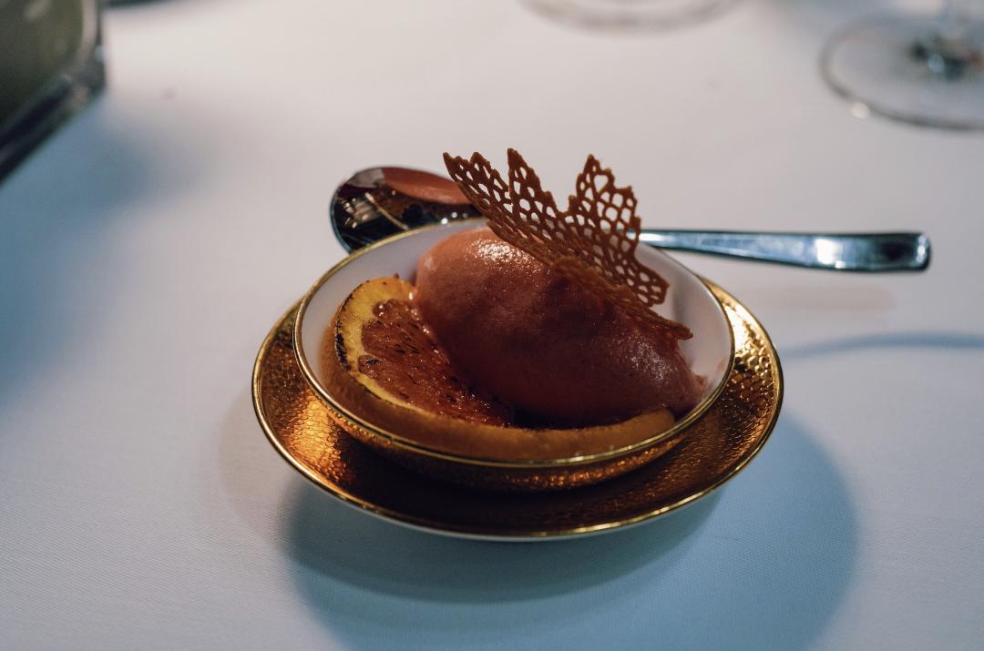 配备一星米其林黑珍珠餐厅,比米其林黑珍珠高端的餐厅