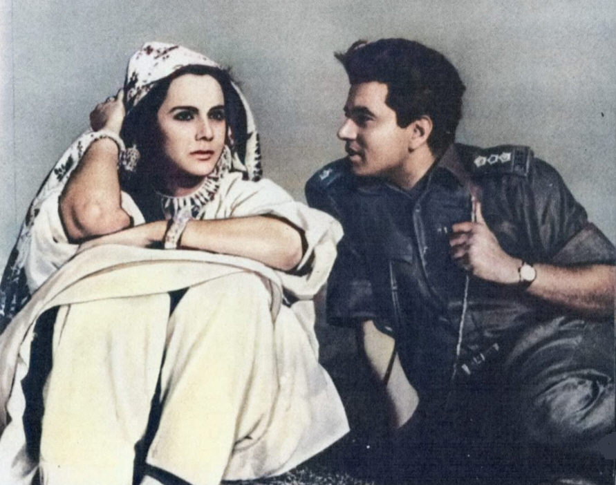 鍗板害閫夌編鐨囧悗鏅噷浜氬崱杈涙牸,鍗板害濂虫紨鍛樻櫘閲屼簹鍥剧墖