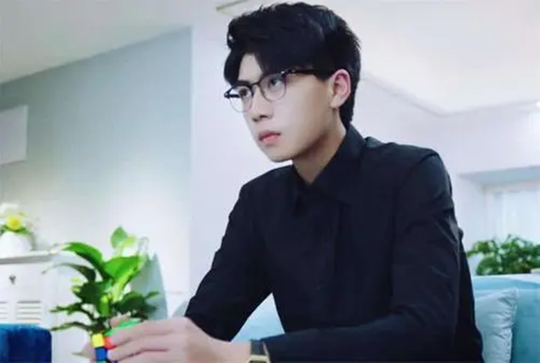 1999年，一名日本富商在北京被抓大喊冤枉，警察：你写句日文看看