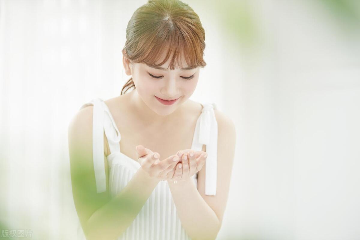 夏天用爽肤水控油？NONO！舒缓收敛的护肤水更适合晒后修护