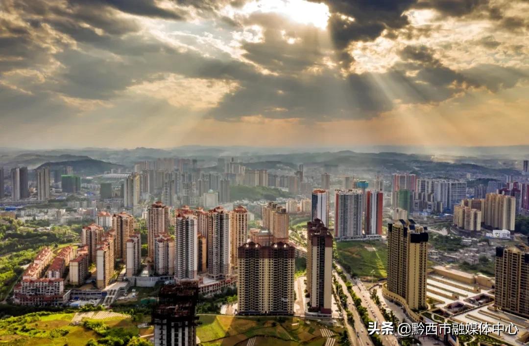 聚焦两会砥砺奋进行稳致远,聚焦盛会砥砺初心