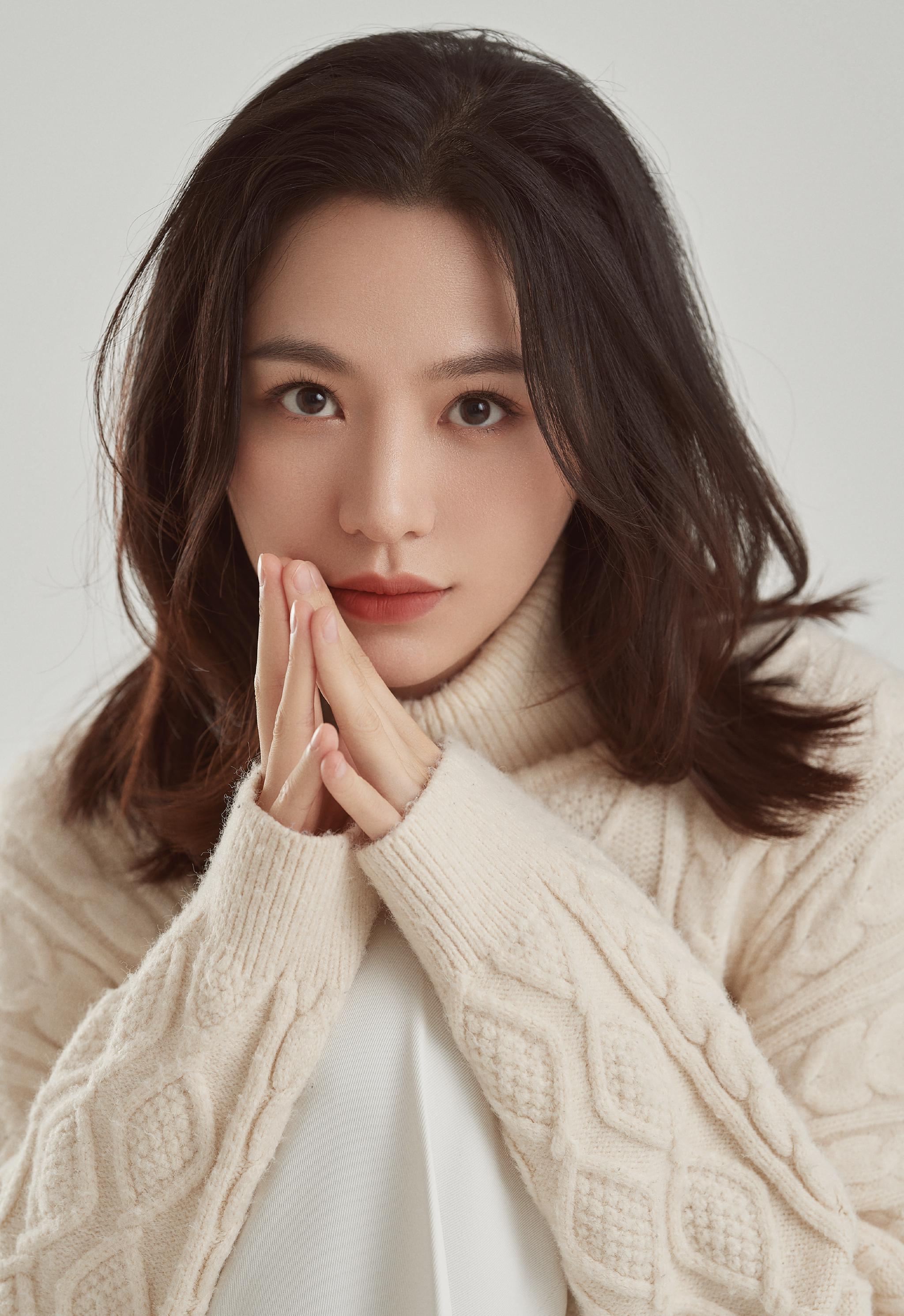 和杨紫飙戏受冯小刚赏识，北大校花彭高唱：北漂13年，我输得彻底