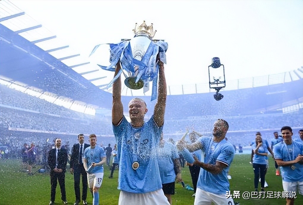 哈兰德何时曼城首秀,哈兰德捧杯