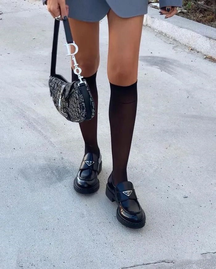 夏天穿黑色还是白色衣服好看,夏天来了穿白色好看还是黑色好看