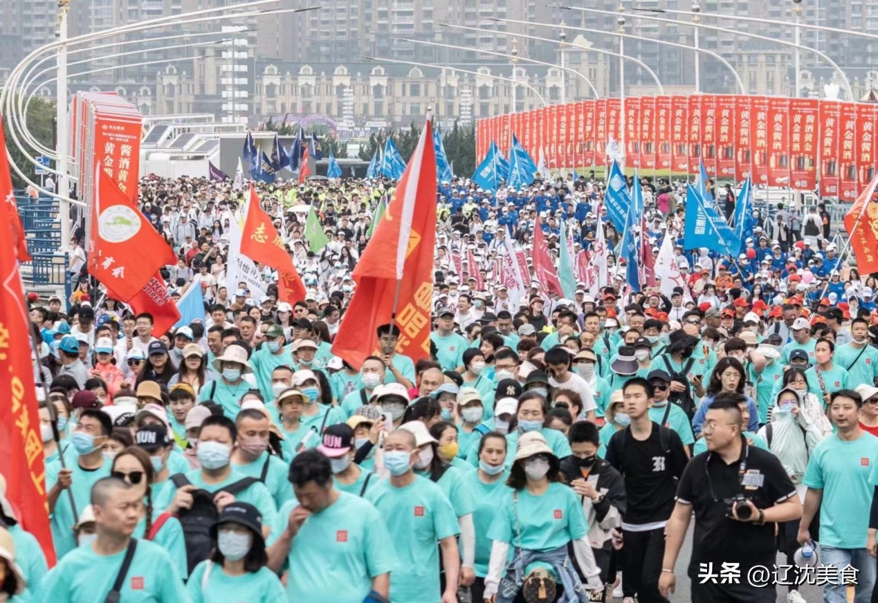 农心白山水助力徒步大会，第21届大连国际徒步大会唯一指定用水