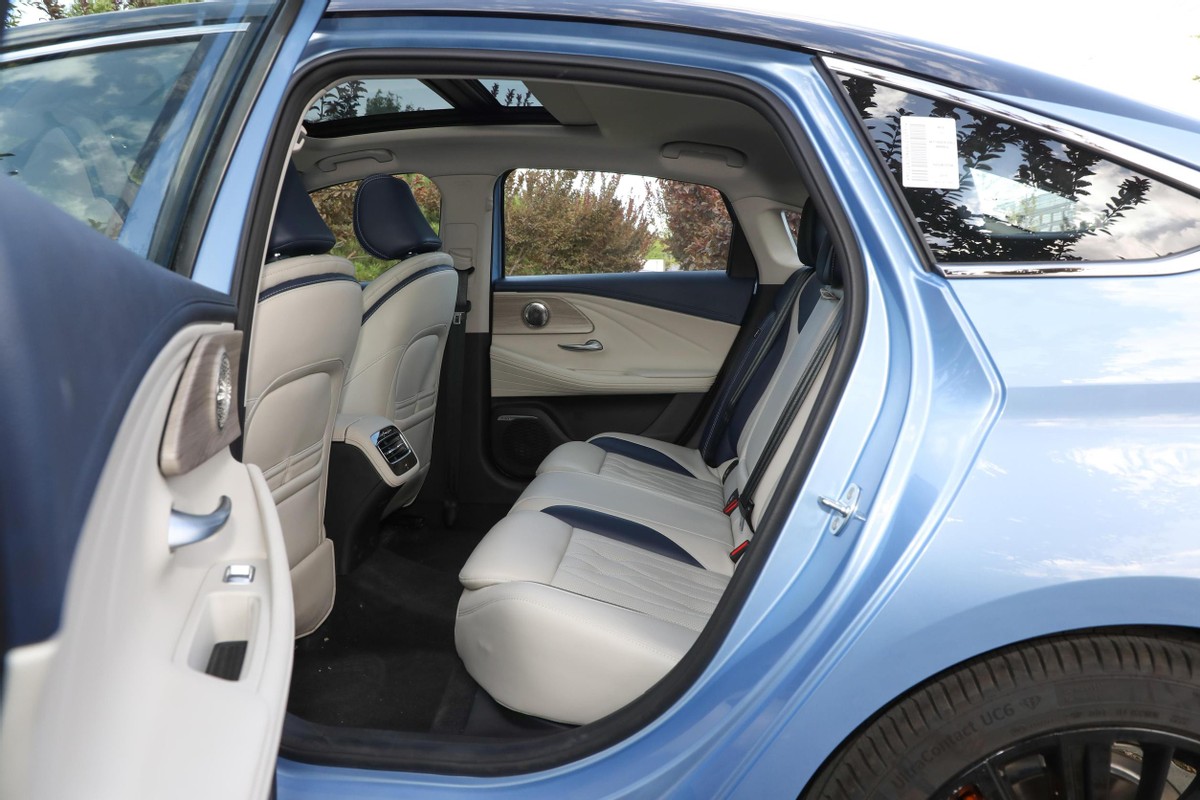 沉浸式体验豪华艾瑞泽8,奇瑞艾瑞泽8性能怎么样