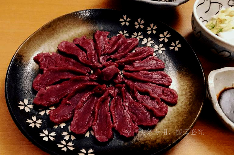 驴肉火烧和肉夹馍是不是异曲同工,为什么肉夹馍和驴肉火烧一个价呢