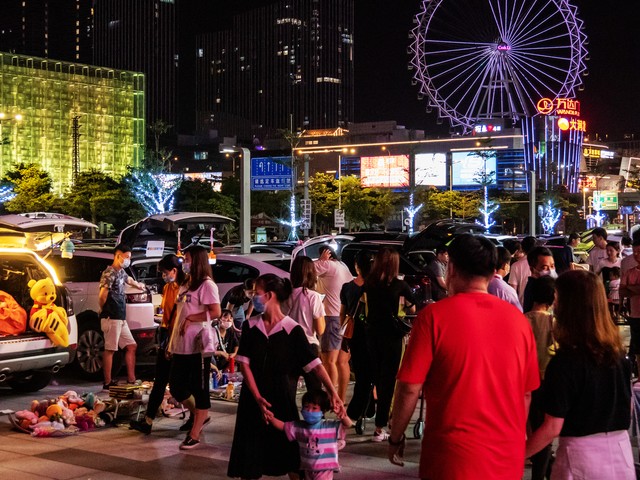 夫妻地摊卖臭豆腐日营业额9000元,摆摊卖臭豆腐一年能赚多少钱