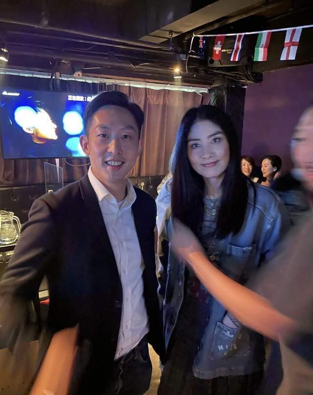 原创富二代陈慧琳:穿短裙高歌满堂喝彩！老公醋意满满！