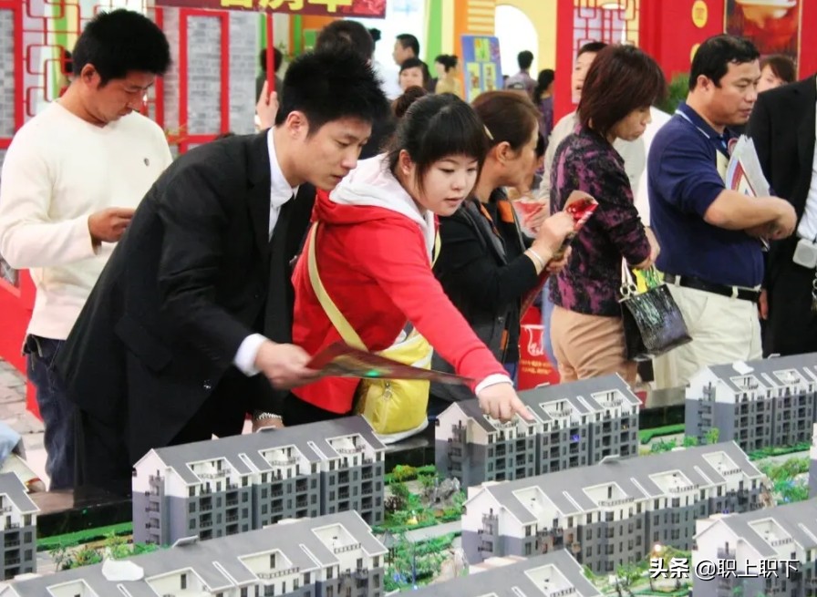 如何看待名校毕业生涌入小县城,大量985毕业生涌入县城意味着什么